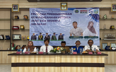 Berdaya dengan Enterpreneur Program Pengembangan Wirausaha Peserta Didik SMAN 3 Sidoarjo oleh Dosen Universitas Negeri Malang