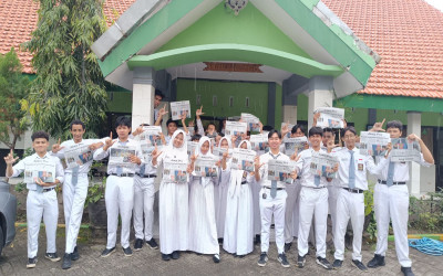 SMAN 3 Sidoarjo Ajak Peserta Didik Literasi Melalui Membaca Koran Massal