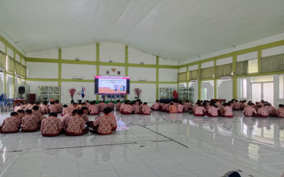 Pemeriksaan Kesehatan untuk Siswa Kelas X SMAN 3 Sidoarjo oleh Usaha Kesehatan Sekolah