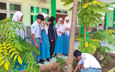Peserta Didik Kelas X Menjadi “Detektif Lingkungan” Melalui Proyek Eco Detective