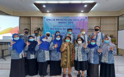 DIKLAT PENYUSUNAN SOAL PAT MODEL AKM DI SMAN 3 SIDOARJO